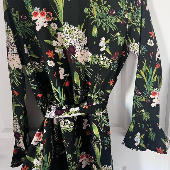 Floral Satin Long Sleeve Romper Size 10 - Picture 11 of 11